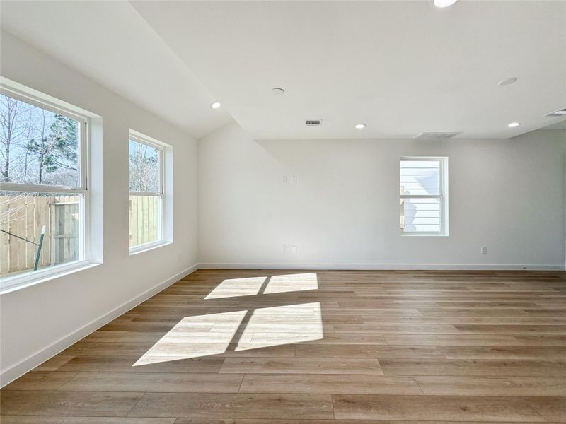 Spacious, unfurnished interior of a new home in , Conroe (Image 17).