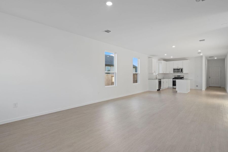 Spacious, unfurnished interior of a new home in Windcress, Baytown (Image 15). Spacious, unfurnished interior of a new home in Windcress, Baytown (Image 15).