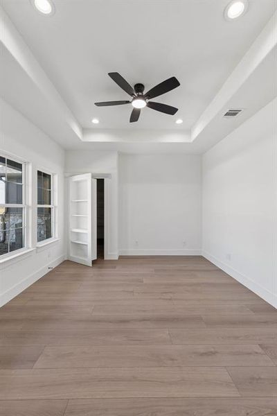 Spacious, unfurnished interior of a new home in , Ponder (Image 20).