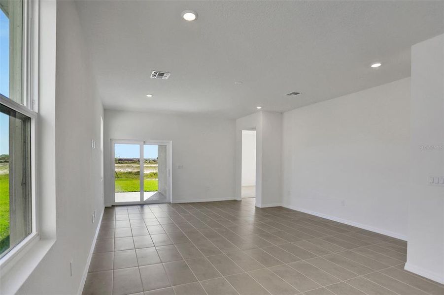 Spacious, unfurnished interior of a new home in Turnleaf, Punta Gorda (Image 26).