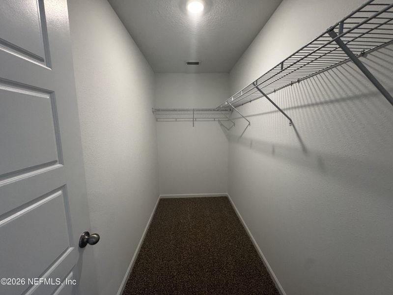 Spacious, unfurnished interior of a new home in Copes Landing, Jacksonville (Image 23).