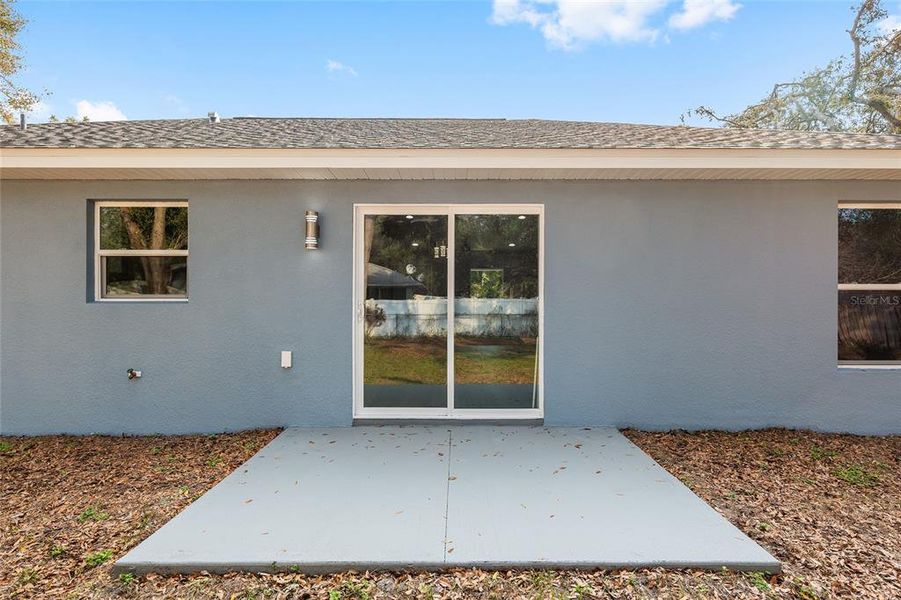 Exterior details and patio area of a home in , Dunnellon (Image 23).