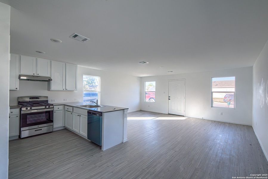 Image 19 of a home in Silos: Broadview Collection. Image 19 of a home in Silos: Broadview Collection.