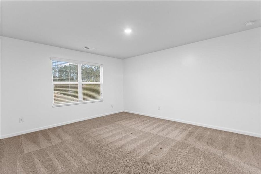 Spacious, unfurnished interior of a new home in Alcovy Trace, Lawrenceville (Image 32).