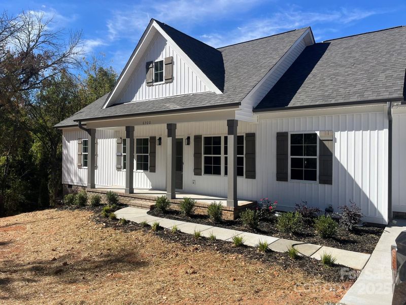 front porch w/ cedar columns! front porch w/ cedar columns!
