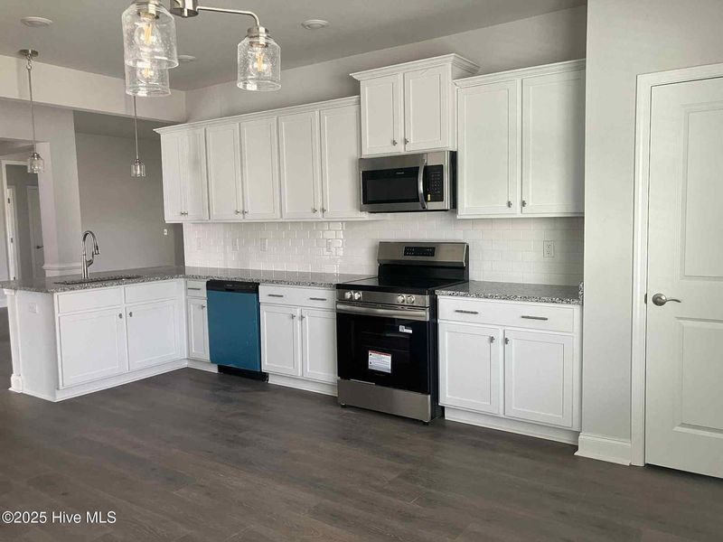 Furnished interior view inside a new home in Fairfield Harbour, New Bern (Image 8).