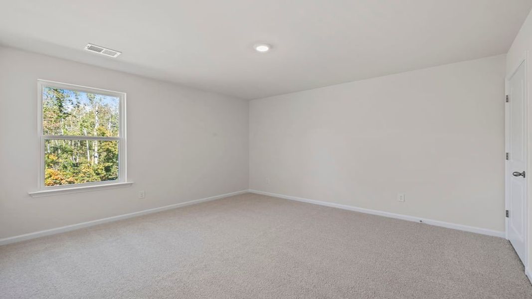 Spacious, unfurnished interior of a new home in Woodglen, Piedmont (Image 18).