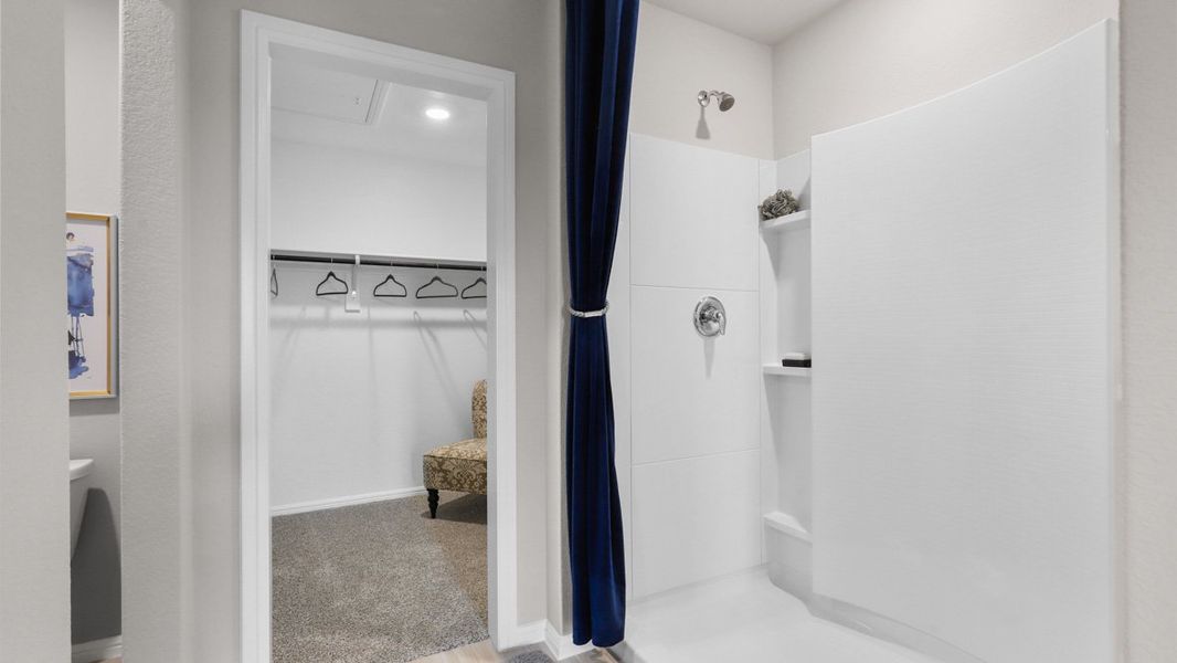 Furnished interior view inside a new home in Bella Vista, Granbury (Image 27).