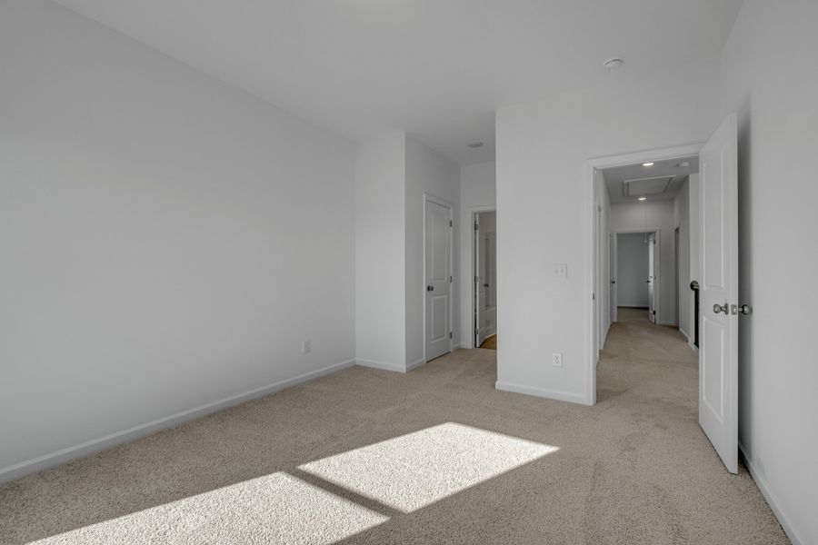 Spacious, unfurnished interior of a new home in Stratford Station, Lebanon (Image 23).
