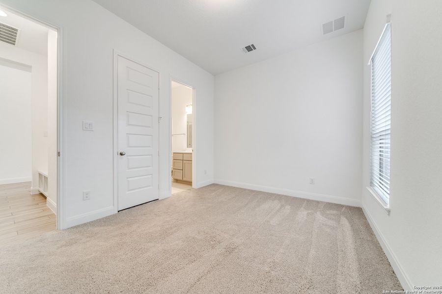 Spacious, unfurnished interior of a new home in , New Braunfels (Image 15).