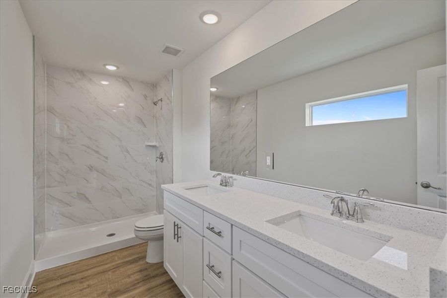 Furnished interior view inside a new home in Cape Coral, Cape Coral (Image 13).