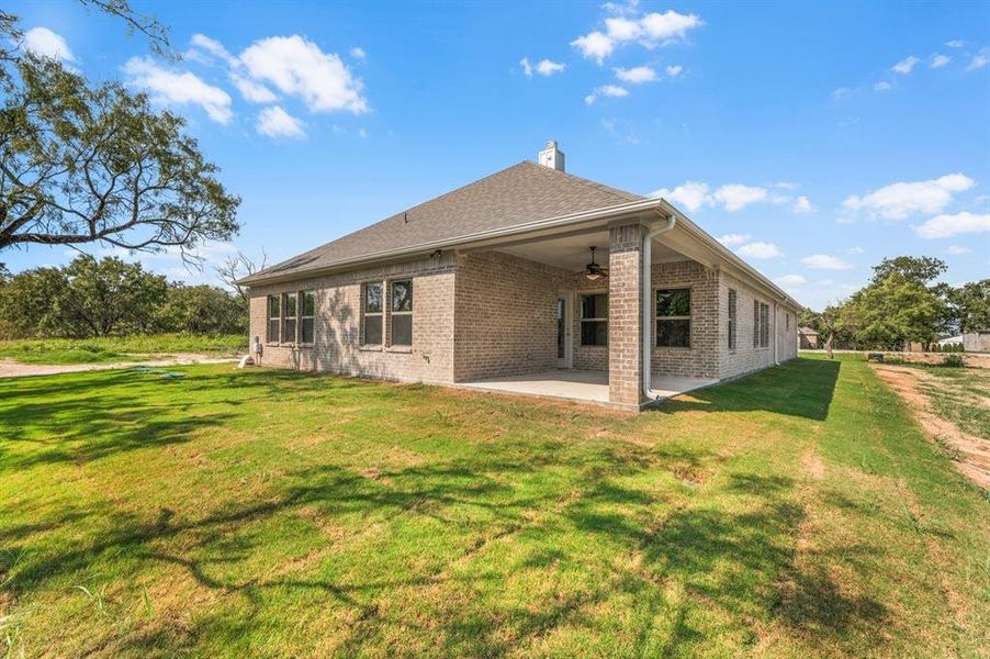 Exterior details and patio area of a home in , Weatherford (Image 4).