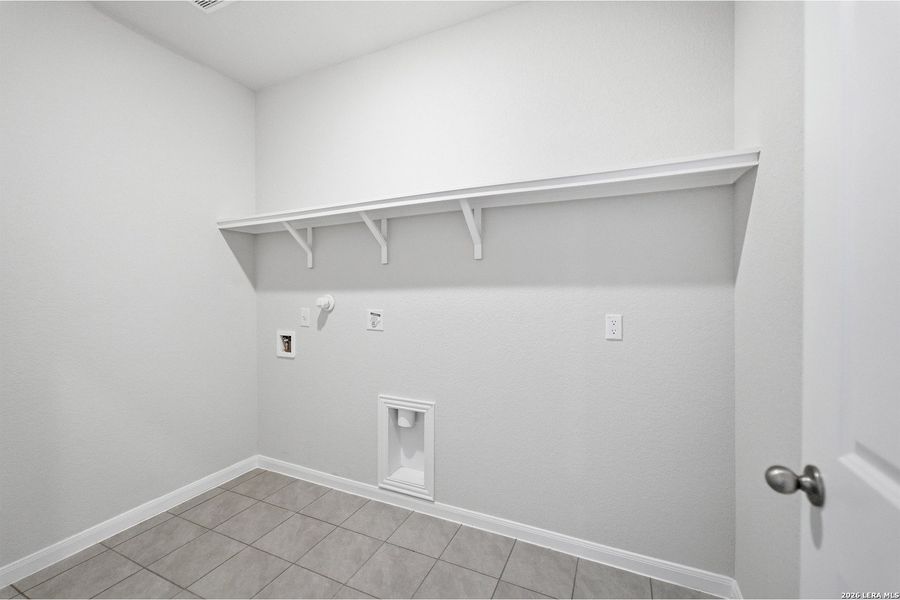 Spacious, unfurnished interior of a new home in Hickory Ridge, Elmendorf (Image 21).