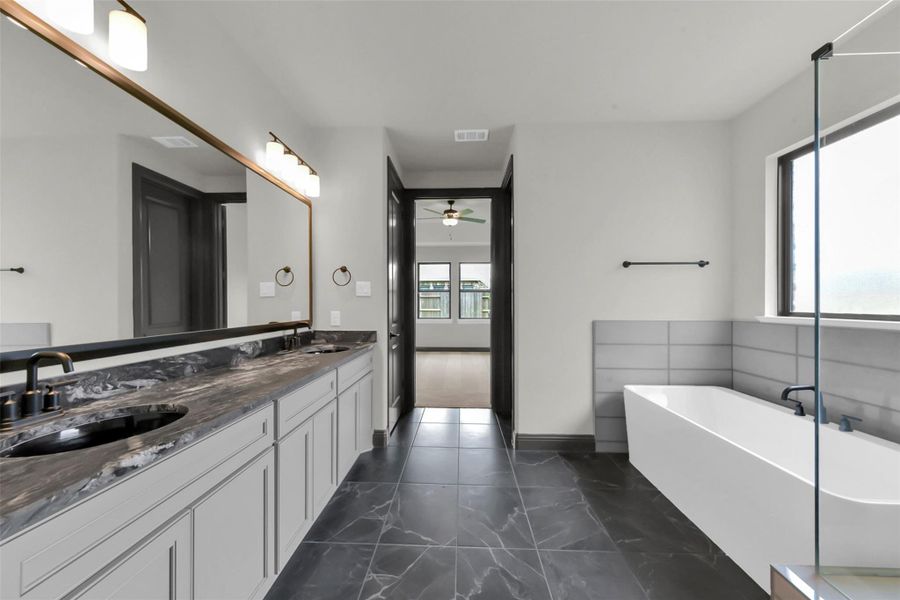 Furnished interior view inside a new home in Evergreen 55', Conroe (Image 10).