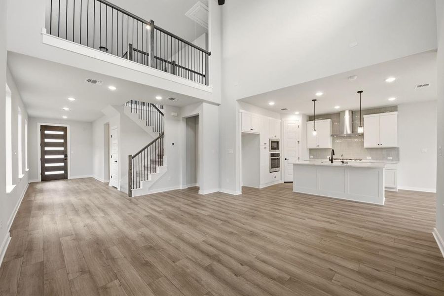 Spacious, unfurnished interior of a new home in Heritage, Dripping Springs (Image 38).