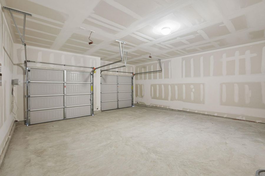 Spacious, unfurnished interior of a new home in Edgebrooke, Pflugerville (Image 31).