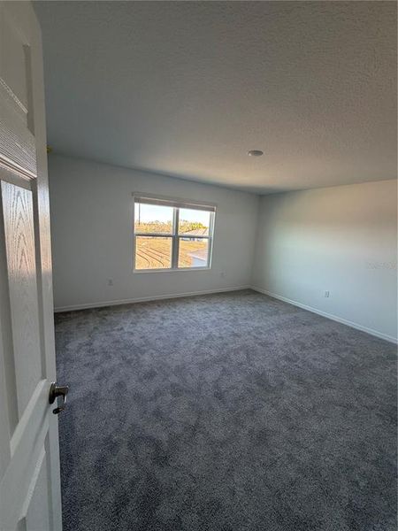 Spacious, unfurnished interior of a new home in Eagletail Landings, Howey-in-the-Hills (Image 6).