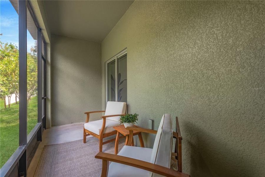 Exterior details and patio area of a home in , Land O' Lakes (Image 4).