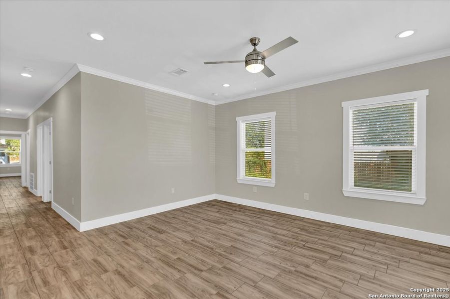 Spacious, unfurnished interior of a new home in , San Antonio (Image 12).