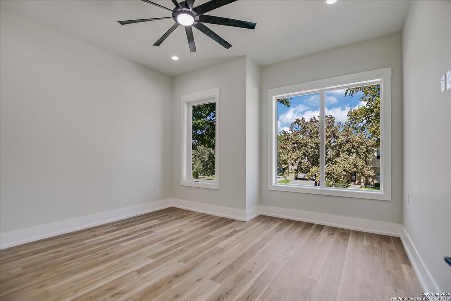 Spacious, unfurnished interior of a new home in , Kingsland (Image 27).