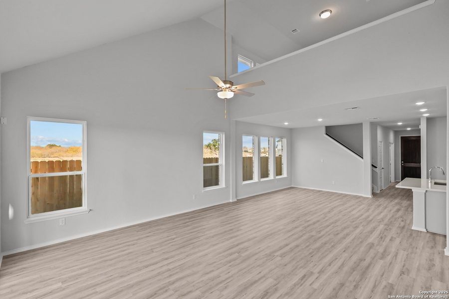 Spacious, unfurnished interior of a new home in Sunflower Ridge, New Braunfels (Image 29).