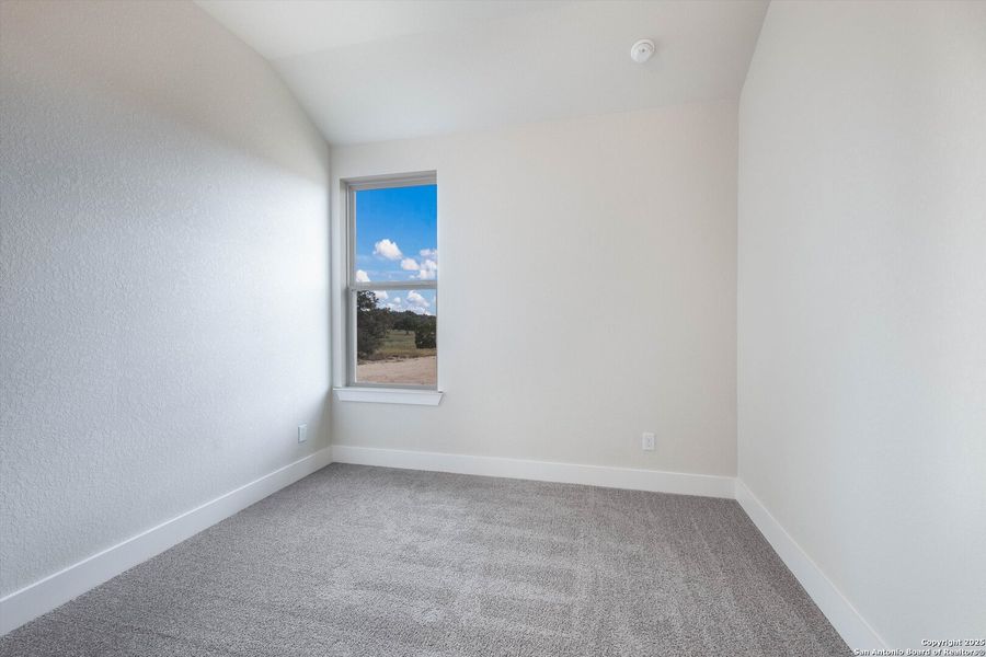 Spacious, unfurnished interior of a new home in Esperanza, Boerne (Image 11).