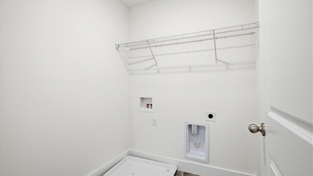 Spacious, unfurnished interior of a new home in Emory Creek, Harriman (Image 36).