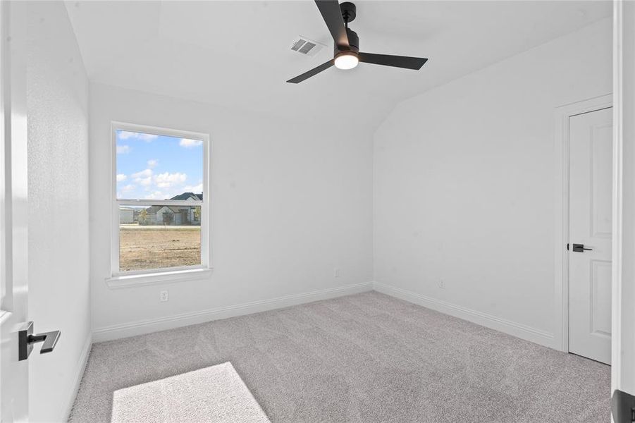 Spacious, unfurnished interior of a new home in Lanzara Ranch, Godley (Image 25).