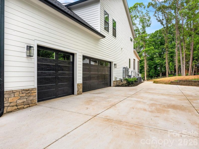 3 Car Garage