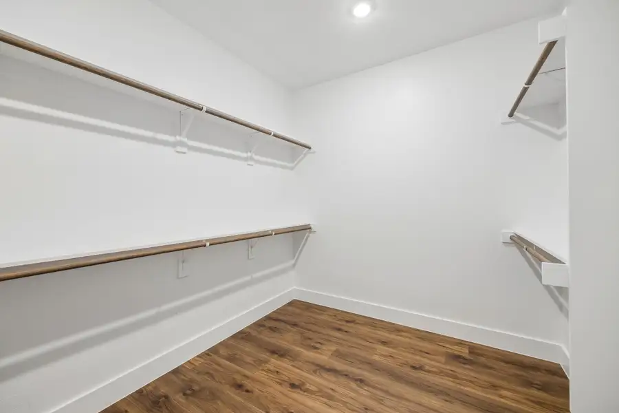 Spacious, unfurnished interior of a new home in Lakeway Estates, Waxahachie (Image 25).