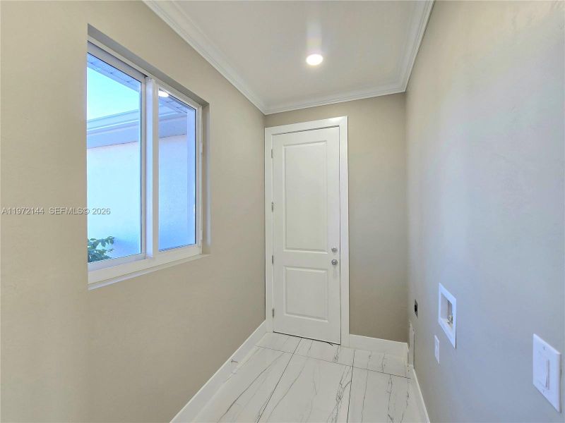 Spacious, unfurnished interior of a new home in , Lehigh Acres (Image 31).