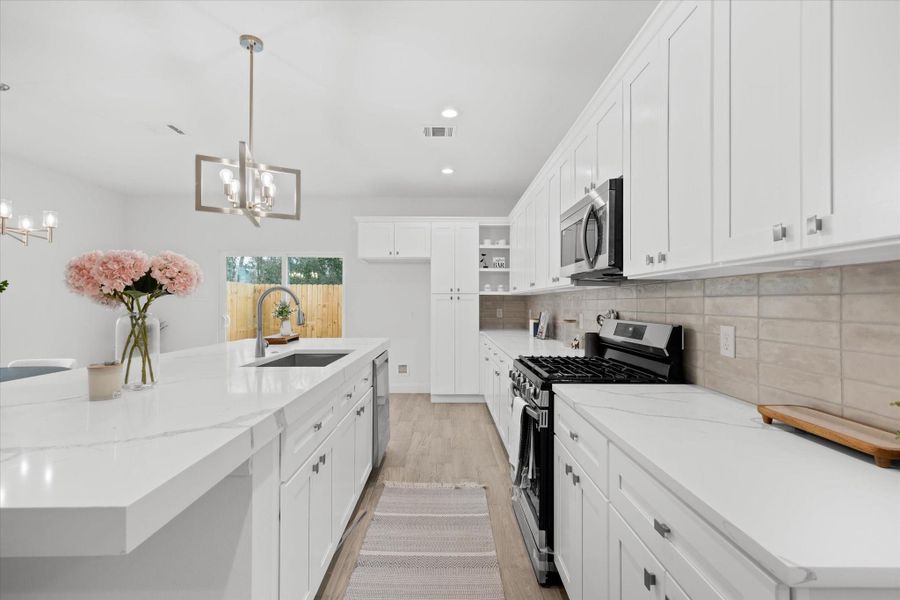 Welcome to your new home! **ALL PHOTOS ARE FROM PREVIOUS HOME BUILT WITH SIMILAR FINISHES & MIRRORED FLOOR PLAN. Welcome to your new home! **ALL PHOTOS ARE FROM PREVIOUS HOME BUILT WITH SIMILAR FINISHES & MIRRORED FLOOR PLAN.