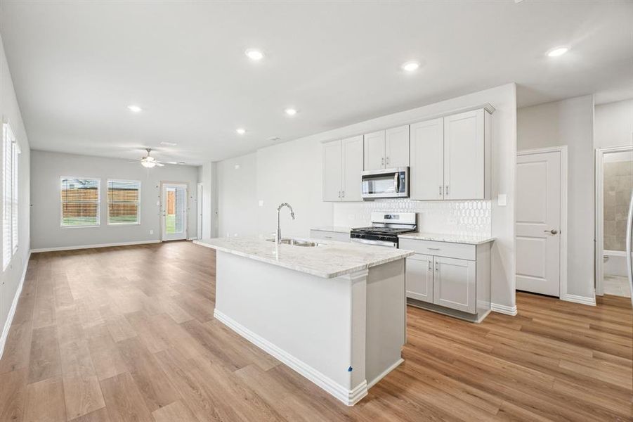 Photo is not of the actual home, but is an inspirational photo of builder’s model home and may depict options, furnishings, and/or decorator features that are not included. Photo is not of the actual home, but is an inspirational photo of builder’s model home and may depict options, furnishings, and/or decorator features that are not included.