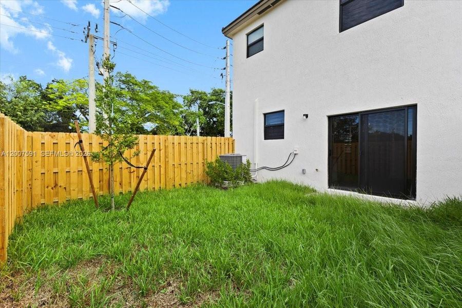 Exterior details and patio area of a home in , Homestead (Image 20).