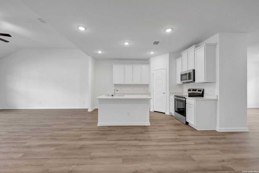 Spacious, unfurnished interior of a new home in Greenspoint Heights, Seguin (Image 26).