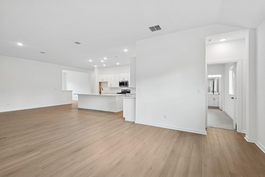 Spacious, unfurnished interior of a new home in Escondido 60', Magnolia (Image 32).