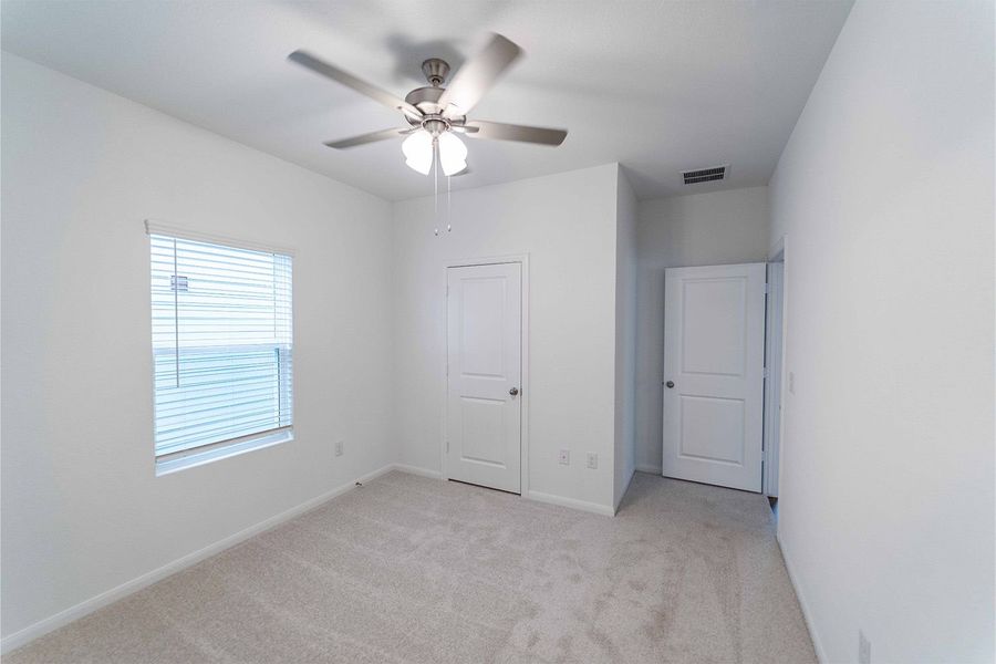 Spacious, unfurnished interior of a new home in Paramount, Kyle (Image 10).