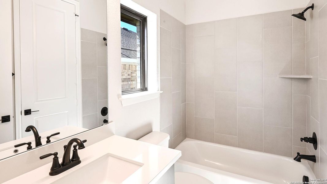 Furnished interior view inside a new home in Veramendi 60', New Braunfels (Image 12).