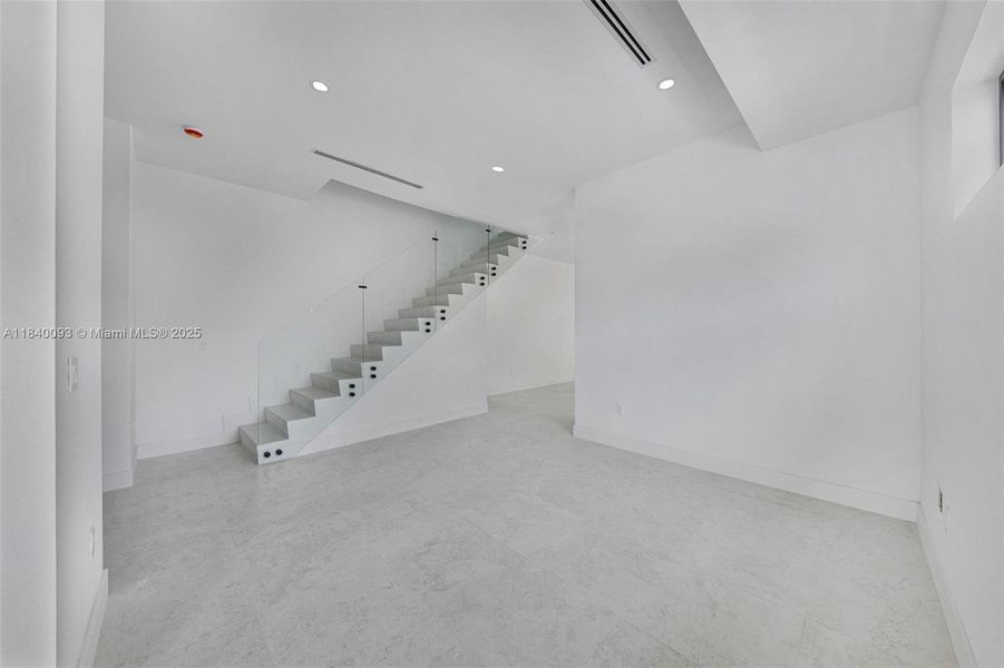 Spacious, unfurnished interior of a new home in , Miami (Image 18).