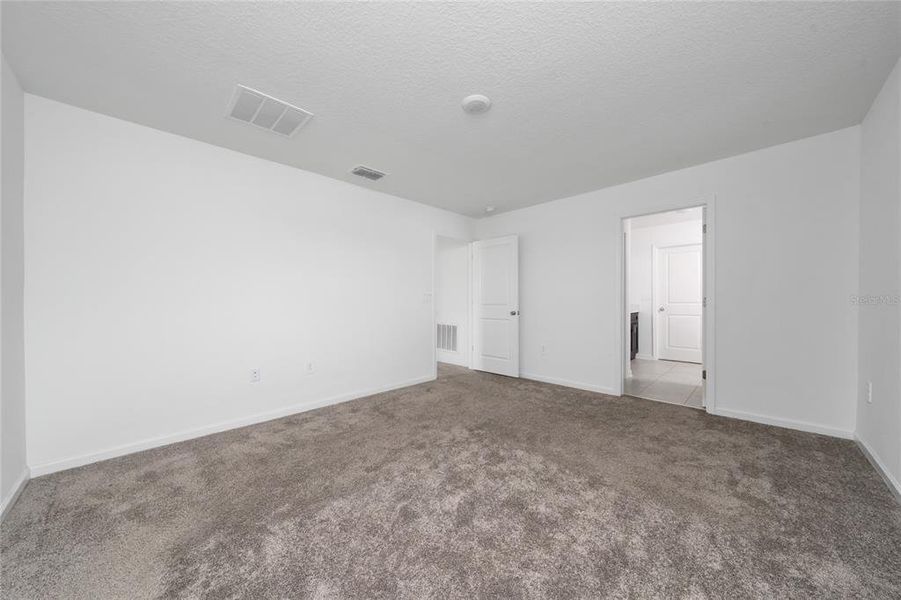 Spacious, unfurnished interior of a new home in Ranches at Lake Mcleod: Legacy Collection, Eagle Lake (Image 18).