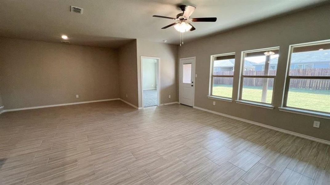 Spacious, unfurnished interior of a new home in Rosewood at Beltmill, Fort Worth (Image 10).