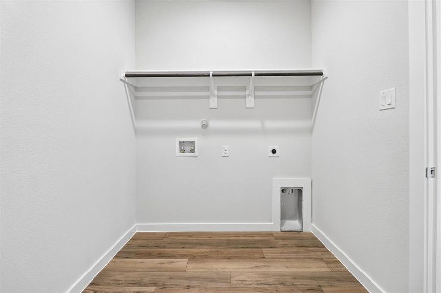 Spacious, unfurnished interior of a new home in Overland Grove, Forney (Image 24).
