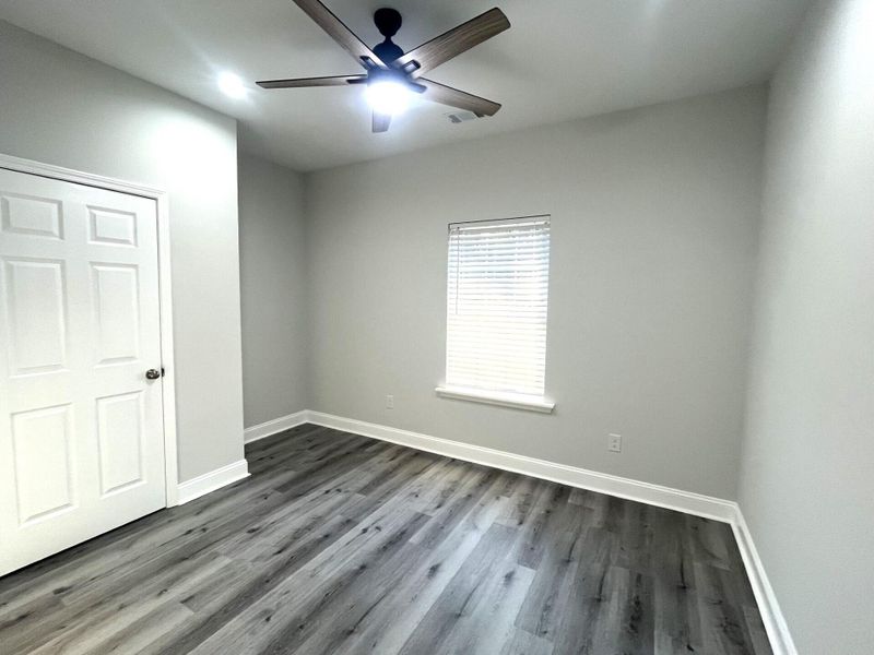 Spacious, unfurnished interior of a new home in , Walterboro (Image 9).