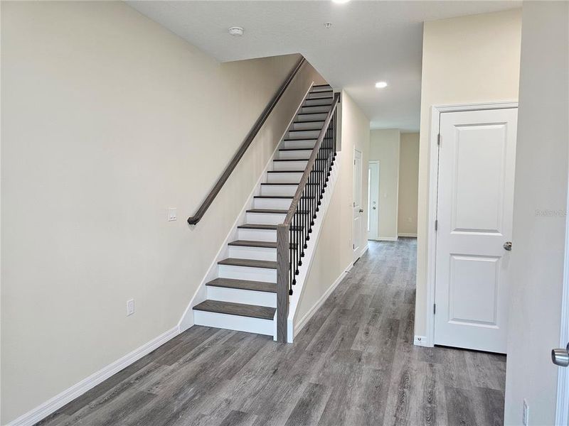 Spacious, unfurnished interior of a new home in , Tampa (Image 6).