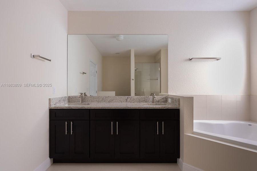 Furnished interior view inside a new home in , Tamarac (Image 10).