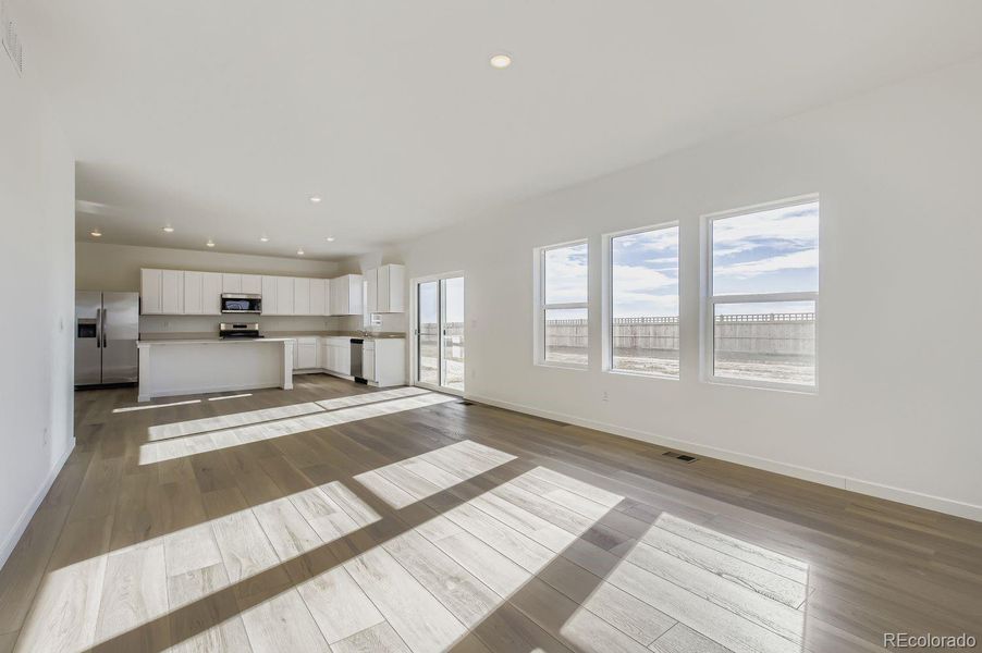 Spacious, unfurnished interior of a new home in Ledge Rock, Johnstown (Image 10).