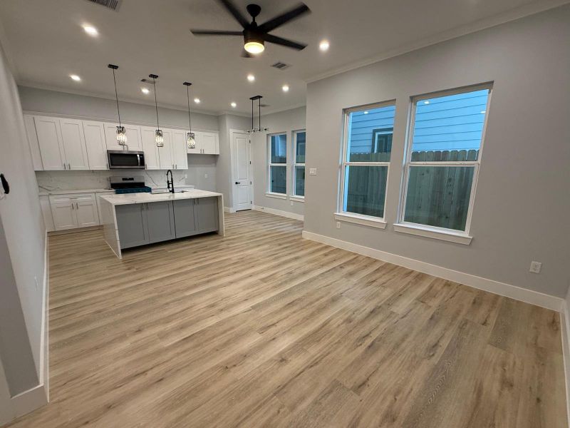 Spacious, unfurnished interior of a new home in , Houston (Image 10).
