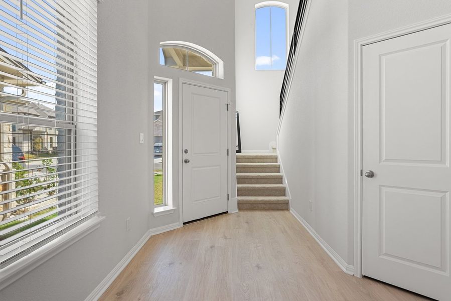 Spacious, unfurnished interior of a new home in Crosswinds, Kyle (Image 9).