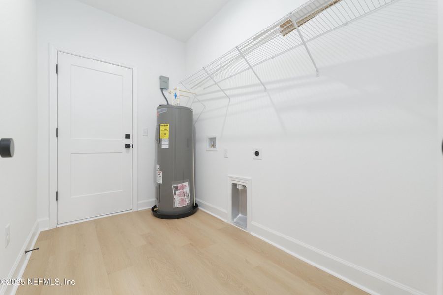 Spacious, unfurnished interior of a new home in , Sanderson (Image 25).