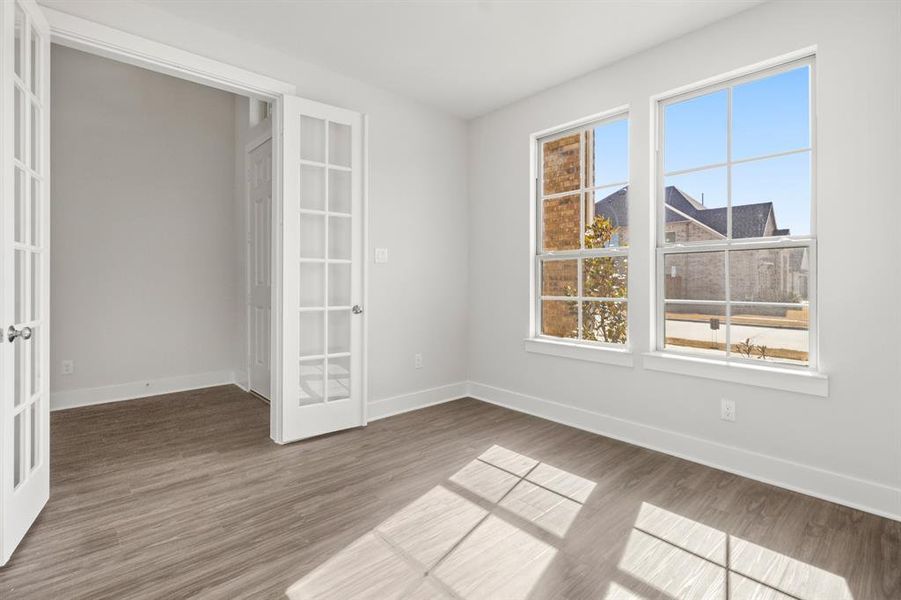 Spacious, unfurnished interior of a new home in Lyons Crest Estates, Garland (Image 13).